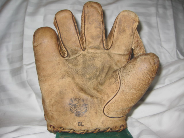 Victor, Wright & Ditson DL 1 Inch Web Lefty Front